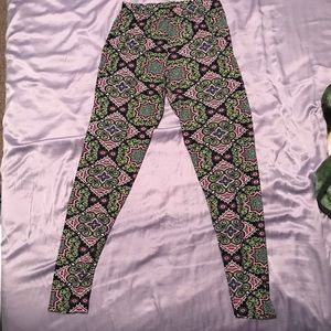 Green Pink Black Design Leggings